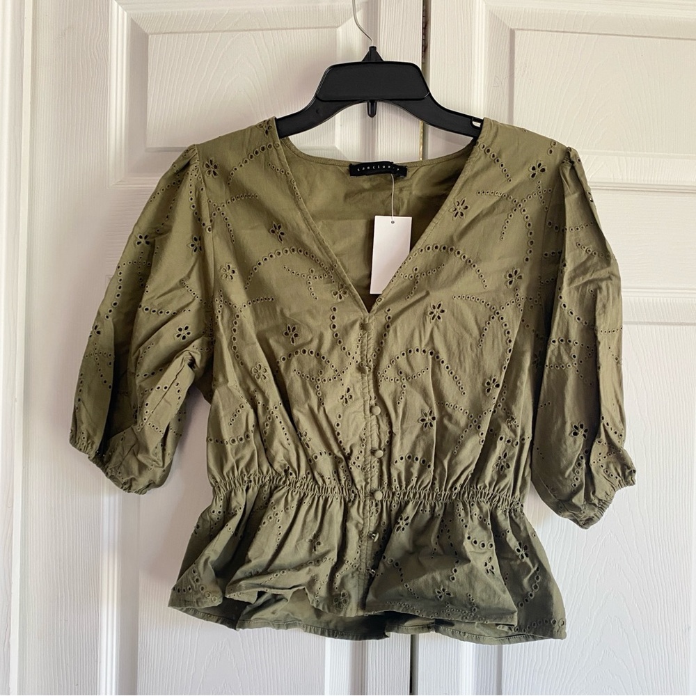 Sanctuary
Eyelet Button Front Top Dark Green XS - Picture 3 of 5